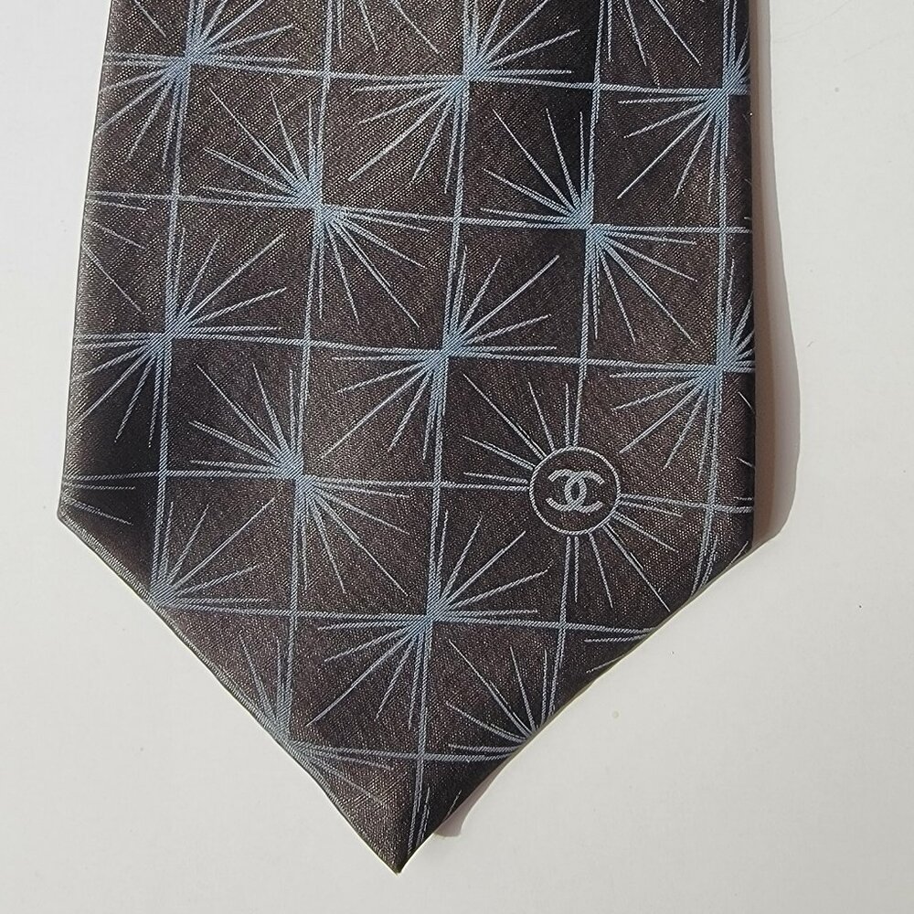 CHANEL Men's Vintage Tie 100% Silk Made in Italy Dark Grey w/ light blue pattern - Picture 2 of 6